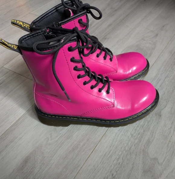 Dr. Martens Delaney Pink Youth Combat Boots Size 6 - Picture 2 of 6